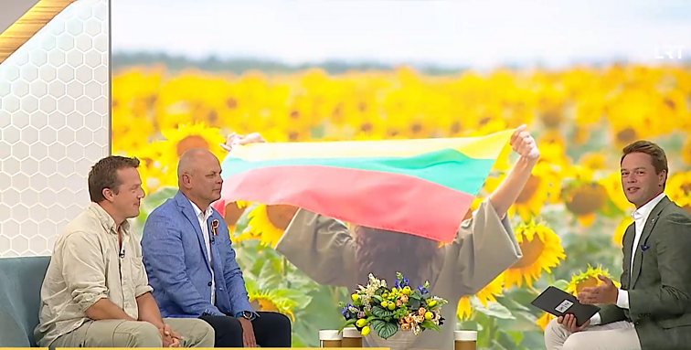 „Tautiška giesmė aplink pasaulį“: šventiniame koncerte – netradicinė scena ir nauji kūriniai