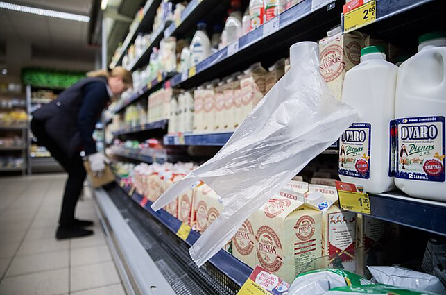 Vyriausybė pritarė uždrausti lengvus plastiko maišelius dalyti nemokamai: žadamos kelios išimtys
