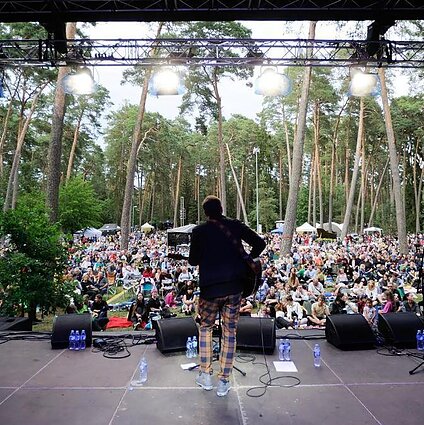 Pakeliui su vasara. Ko tikėtis viename laukiamiausių bardų festivalių „Akacijų alėja“?