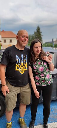 Габриэлюс Ляуданскас (Сварас) с участницей гуманитарной акции
