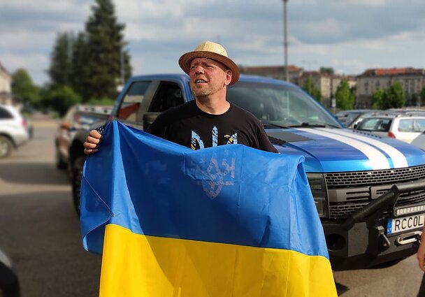Габриэлюс Ляуданскас (Сварас) во время гуманитарной акции