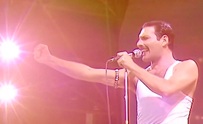 „Live Aid“ koncertas 1985-aisiais: pasirodė virš 50 grupių, o surinkta parama viršijo lūkesčius