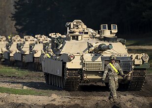 Amerikietiški Abrams tankai (asociatyvi nuotr.)