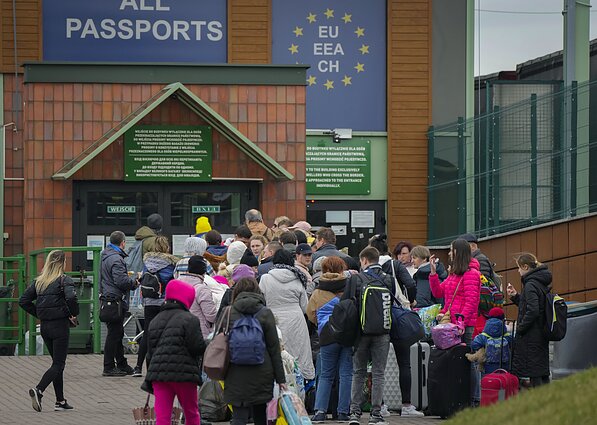Ukrainian refugees at the Polish border