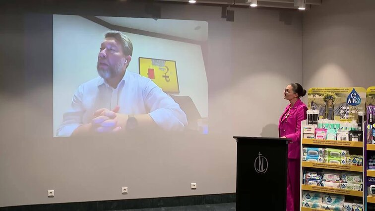 Ukrainos bendrovė „Biosphere Corporation“ spaudos konferencijoje pristato Baltijos šalyse vykdomą akciją „Paremk ukrainiečius“ (Anglų k.)