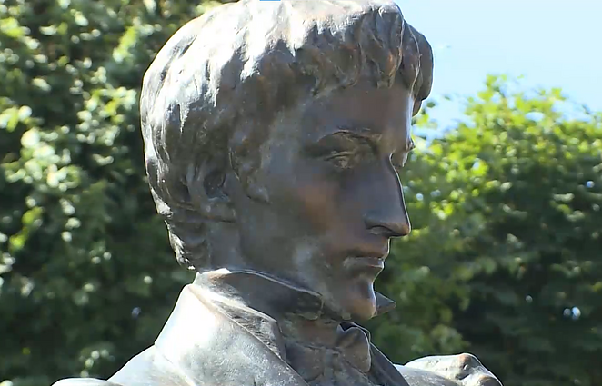 Žeimelis džiaugiasi pagerbtu pirmuoju šalies fiziku ir chemiku Grotusu: atradimais rėmėsi net Albertas Einšteinas