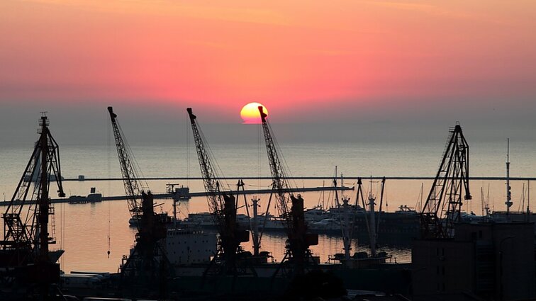 Panorama. Rusų raketų smūgiai Odesoje, anot Zelenskio, grūdų saugyklų nepalietė, Ukraina skelbia smogusi tiltui okupuotame regione