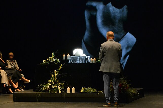 Uostamiestyje atsisveikinama su scenos legenda Vytautu Paukšte