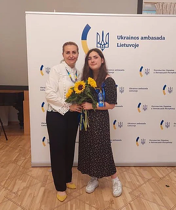Эфтаде Сейт-Ягья на церемонии вручения аттестата