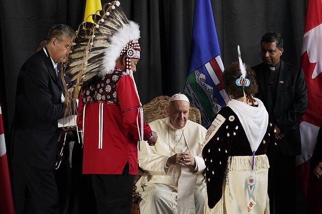 Popiežiaus atgailos kelionė Kanadoje: dar kartą atsiprašys už Bažnyčios vykdytą genčių asimiliaciją