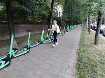 Netvarkingai palikti elektriniai paspirtukai prie Vingio parko