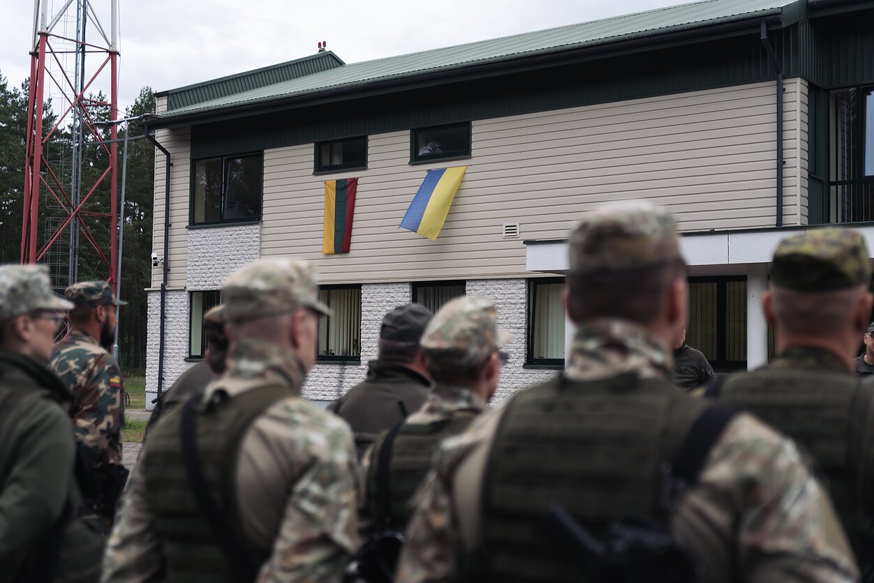 Lietuvos ir Ukrainos vėliavos pasienyje su Baltarusija (asociatyvi nuotrauka).