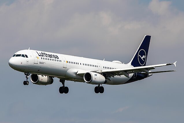 Žinios. Aptarnavimo darbuotojams streikuojant, skrydžių bendrovė „Lufthansa“ šiandien atšaukė virš 1000 skrydžių