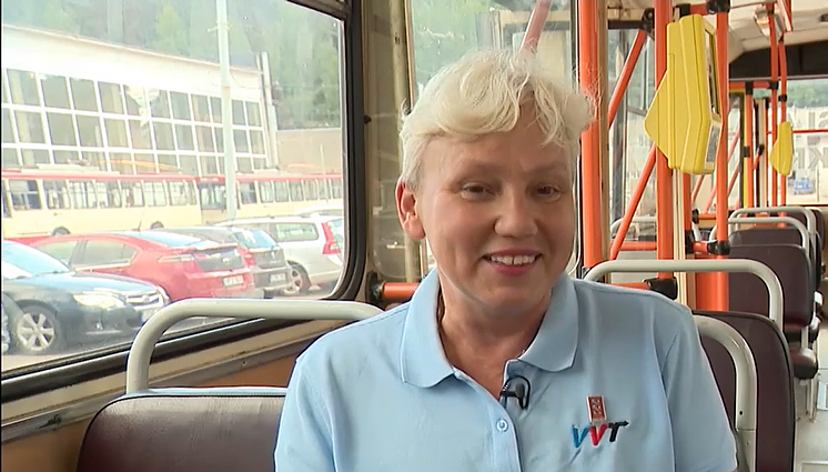 Vilniuje – pirmoji troleibusą vairuojanti ukrainietė: važiuoju ir laukiu, kol galėsiu grįžti pas šeimą