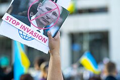 Акция протеста в США против войны России в Украине