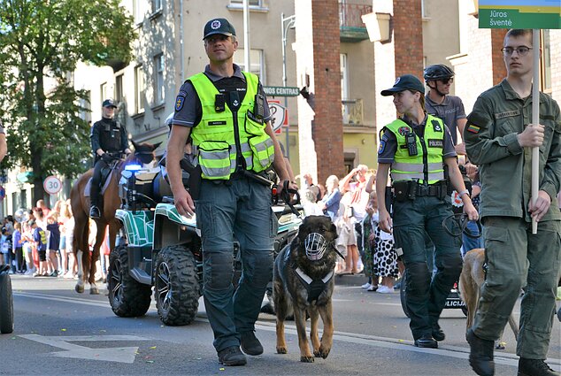 Policija, kinologai