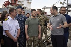 Volodymyras Zelenskis lankosi uoste kraunant grūdus į Turkijos laivą Odesos regione Volodymyras Zelenskis lankosi uoste kraunant grūdus į Turkijos laivą Odesos regione