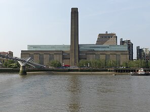 „Tate Modern“ vaizdas, žvelgiant nuo šiaurinio Temzės kranto