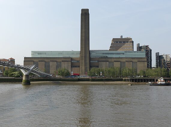 „Tate Modern“ vaizdas, žvelgiant nuo šiaurinio Temzės kranto