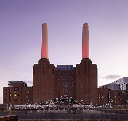„Battersea“ elektrinė ir jos kaminai teikia daug galimybių įvairioms meninėms instaliacijoms