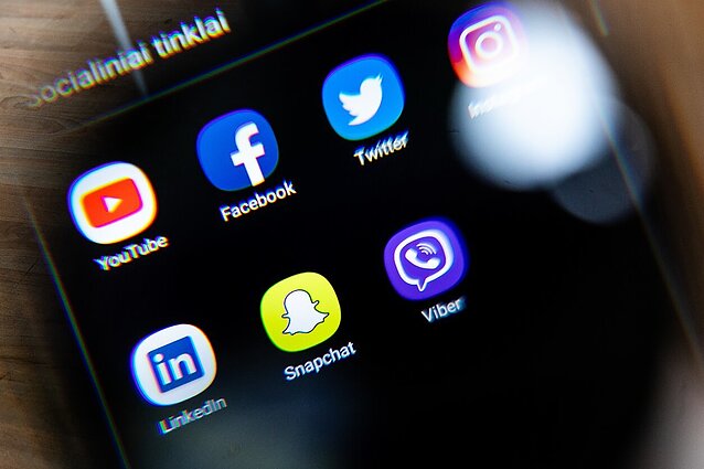 Manipuliacijų socialiniuose tinkluose kaina: vos už 10 eurų – šimtai tūkstančių netikrų reakcijų