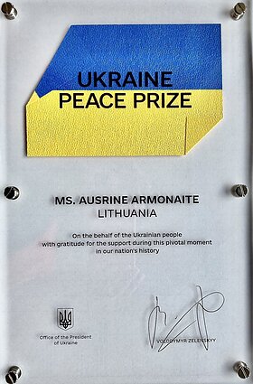 V. Zelenskis A. Armonaitei skyrė Ukrainos taikos apdovanojimą V. Zelenskis A. Armonaitei skyrė Ukrainos taikos apdovanojimą