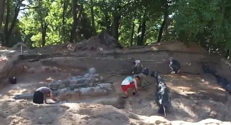 Mįslė Taurakalnyje: kape rastas paauksuotas kardas, tačiau savininko palaikų – nėra