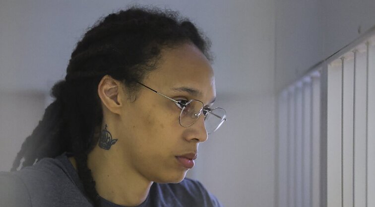 Panorama. Rusijos teismas Jungtinių Valstijų krepšininkę Brittney Griner pripažino kalta dėl narkotikų gabenimo (su vertimu į gestų k.)