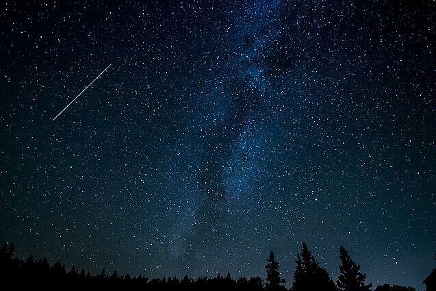 Mirksinčios žvaigždės, uodeguotos kometos ir skirtingų formų meteorai – viskas prieš jūsų akis, jei tik pakelsite jas į viršų