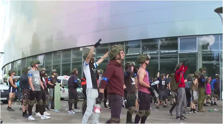 Riaušės prie Panevėžio „Cido“ arenos, paskelbta operacija „Vėtra“ – taip pasidėjo karinės pratybos