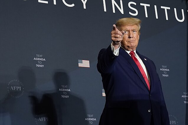 JAV – naujas politinis sprogimas: ieškant neteisėtai išsivežtų dokumentų, Trumpo viloje surengta krata