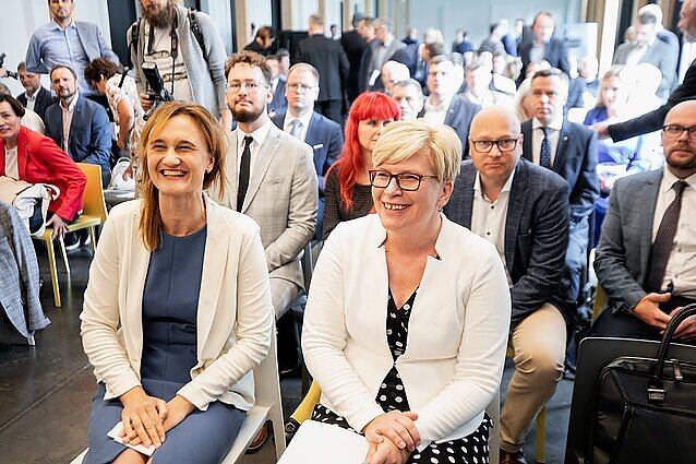 Žinios. Pirmąją vietą partijų reitingų lentelėje dalijasi TS-LKD ir „Vardan Lietuvos“