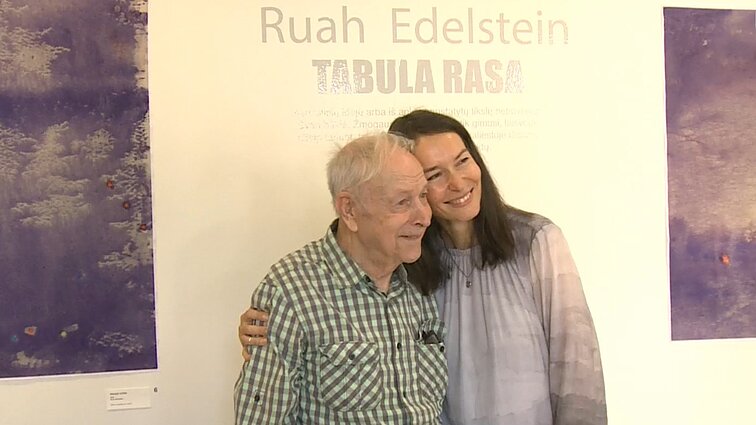 Klaipėdoje iš čia kilusi menininkė Edelstein pristato stiklo monotipijas ant satino: darbai – filosofiškais pavadinimais