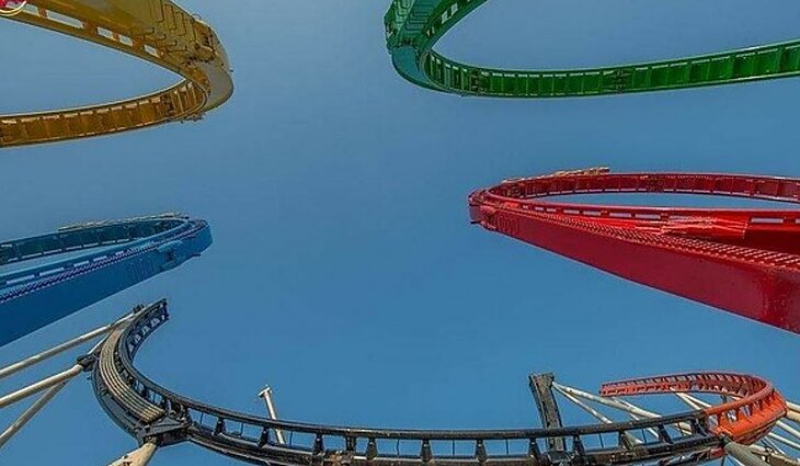 Žinios. „Legolende“ susidūrus amerikietiškų kalnelių vagonams, daugiau nei 30 žmonių sužeista