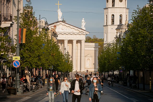 Žinios. Lietuva neapsisprendžia, ar palaikyti Estijos ir Suomijos iniciatyvą į visas ES šalis nebeįleisti turistų iš Rusijos