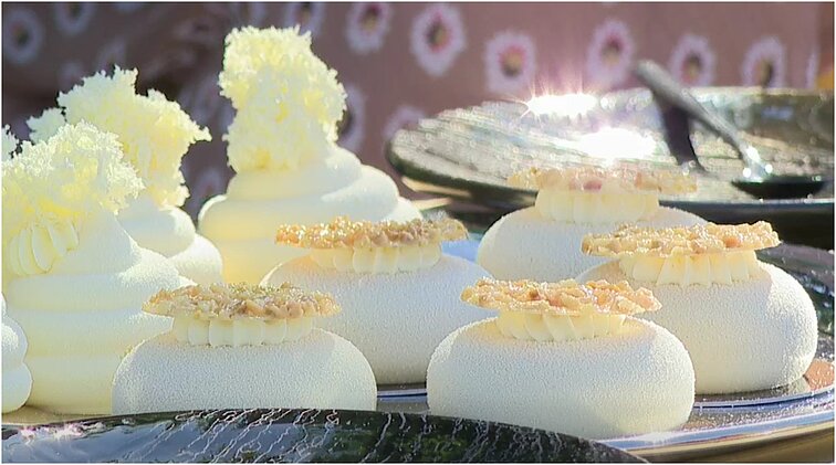 Seilėtis verčiantys pyragėliai, sluoksniais užburiantis šimtalapis bei akyse mirguliuojantys makarunai – receptai kiekvienam