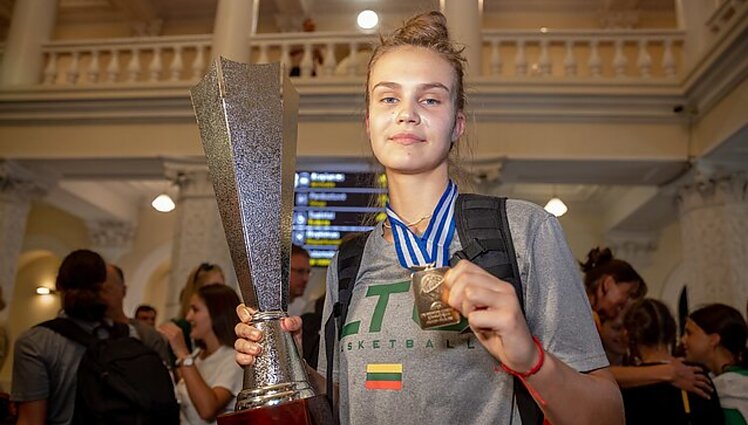 Europos čempionių lyderė Jocytė: tikiuosi, kad dėmesys moterų krepšiniui Lietuvoje užsitęs