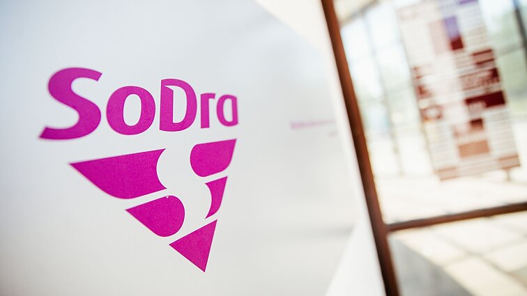 Žinios. „Sodra“ skelbia, kad atlyginimai toliau augo sparčiai, bet infliacija jų augimą aplenkė