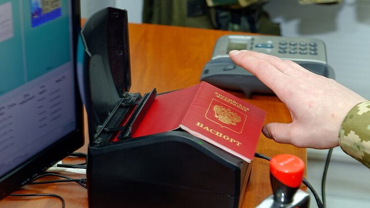 Rusijos piliečių kelionės po Europą kelia klausimų: ar reikėtų drausti keliones visoje ES?