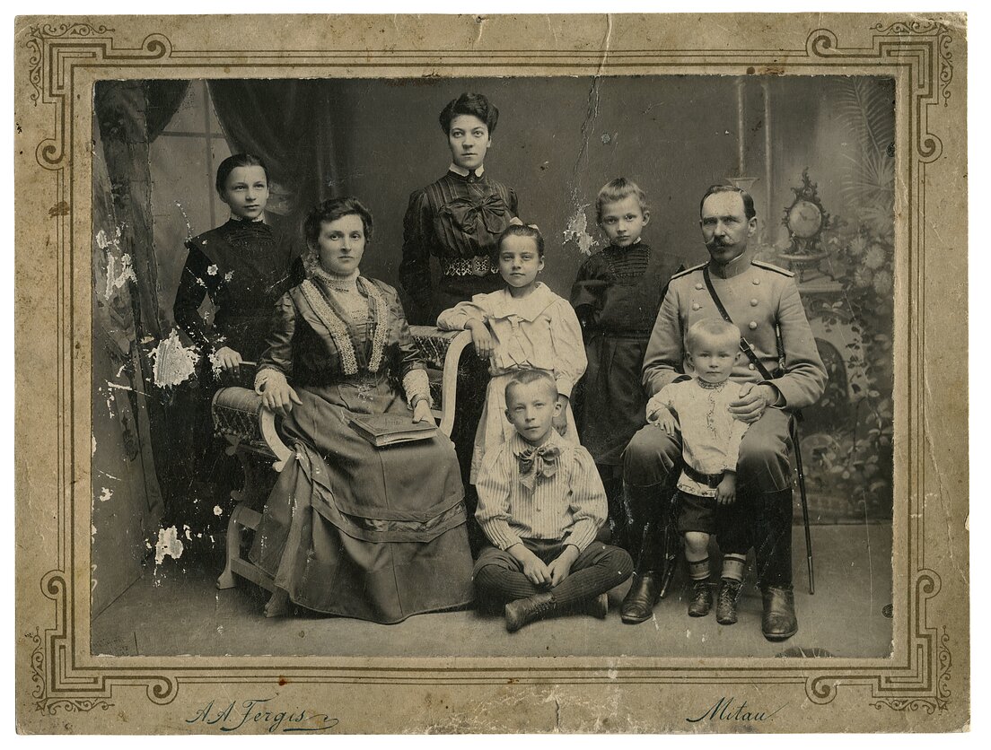 Grupinis portretas. Maždaug XIX a. pab.–XX a. pr. Jelgava (Latvija), Rusijos imperija.