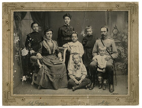 Grupinis portretas. Maždaug XIX a. pab.–XX a. pr. Jelgava (Latvija), Rusijos imperija.