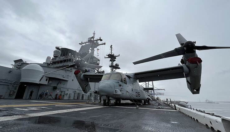 Десантный корабль USS Kearsarge класса Wasp Десантный корабль USS Kearsarge класса Wasp