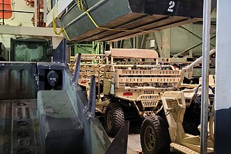 Į Lietuvą pirmą kartą atvyko vienas didžiausių JAV karinių laivų USS Kearsarge. Į Lietuvą pirmą kartą atvyko vienas didžiausių JAV karinių laivų USS Kearsarge.