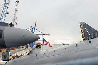 Į Lietuvą pirmą kartą atvyko vienas didžiausių JAV karinių laivų USS Kearsarge. Į Lietuvą pirmą kartą atvyko vienas didžiausių JAV karinių laivų USS Kearsarge.