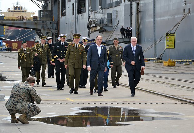 Krašto apsaugos ministras Arvydas Anušauskas dalyvauja JAV desantinio laivo USS Kearsarge (LHD-3) pasveikinimo ceremonijoje Krašto apsaugos ministras Arvydas Anušauskas dalyvauja JAV desantinio laivo USS Kearsarge (LHD-3) pasveikinimo ceremonijoje