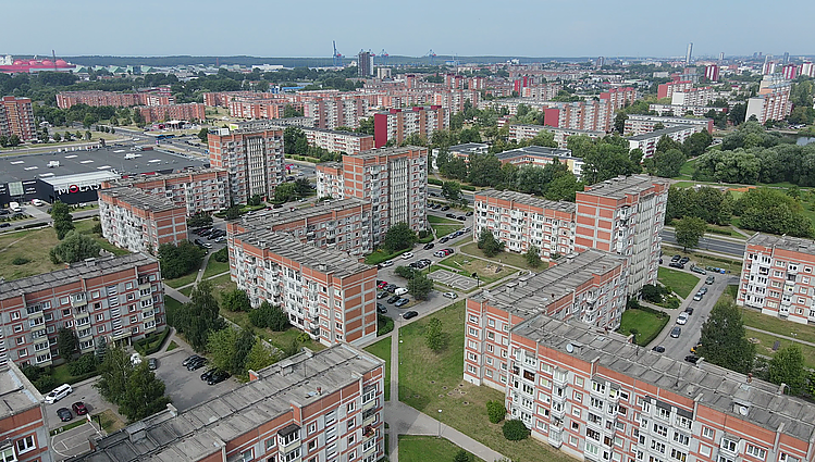 Nemalonių kvapų problema iš Klaipėdos nesitraukia: dėl smarvės skundais užtvindė tarnybas ir karščius kenčia užvertais langais