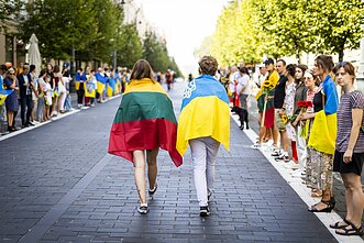Ukrainos Nepriklausomybės dienos proga – priklaupusių lietuvių pagarba ukrainiečių herojams Ukrainos Nepriklausomybės dienos proga – priklaupusių lietuvių pagarba ukrainiečių herojams