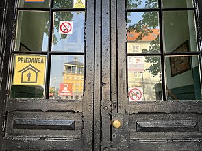 Klaipėdoje pirmasis pastatas paženklintas priedangos lipduku