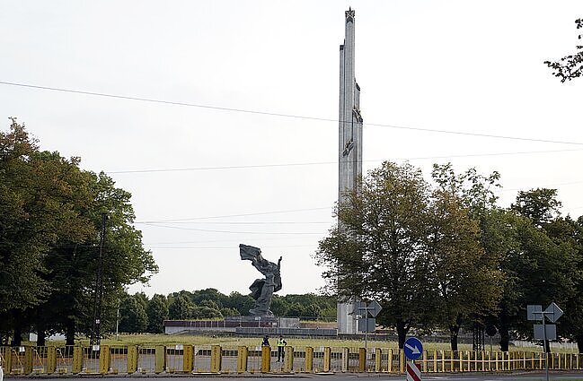 Panorama. Rygoje išmontuotas didžiausias Baltijos šalyse sovietmetį šlovinantis paminklas (su vertimu į gestų k.)