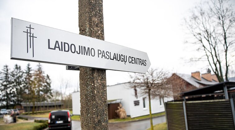 Bažnyčios įmonė atsikrato darbuotojų, kurie padėjo atskleisti naudotų karstų aferą